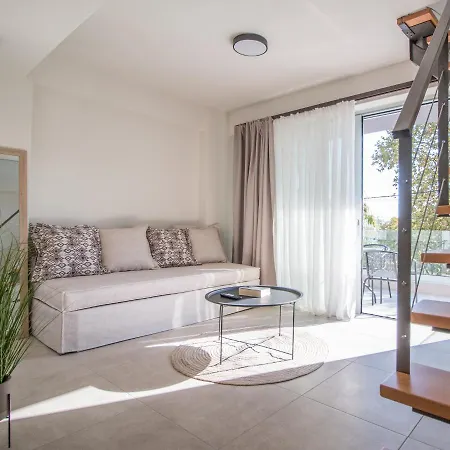 Aelia Seaside Luxury Hotel *