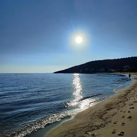 Aelia Seaside Luxury Hotel *