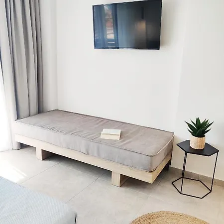 فندق Aelia Seaside Luxury ني كارفالي