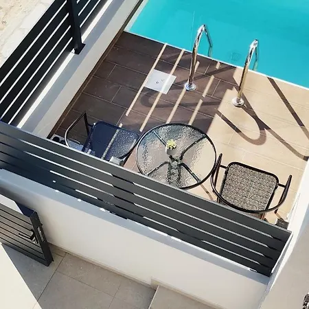 Aelia Seaside Luxury מלון נאה קרוואלי