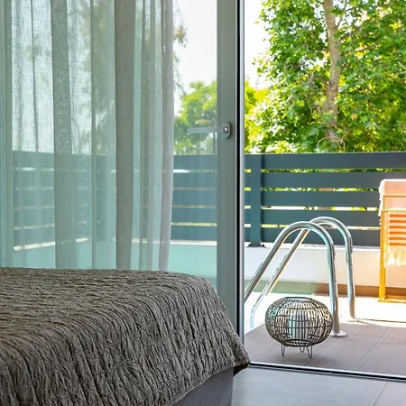 Aelia Seaside Luxury Отель *