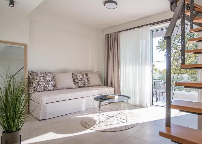 Aelia Seaside Luxury Hotel *