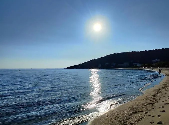 Aelia Seaside Luxury Hotel *