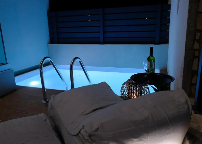 Aelia Seaside Luxury Hotel *