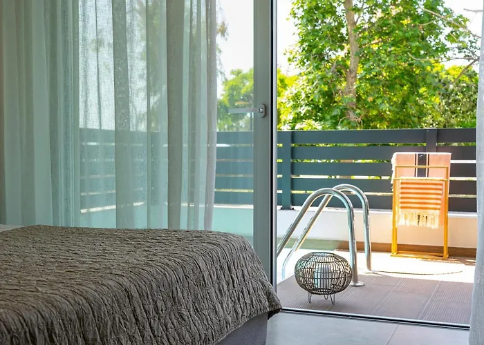 Aelia Seaside Luxury Hotel *